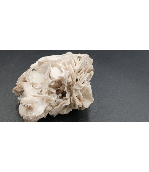 White Variti Complex