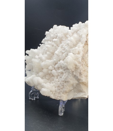Complex of white Aragonite