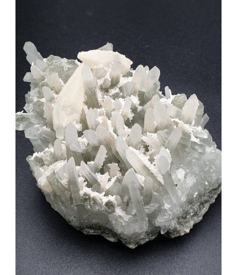 Quartz complex with Chlorite and Calcite
