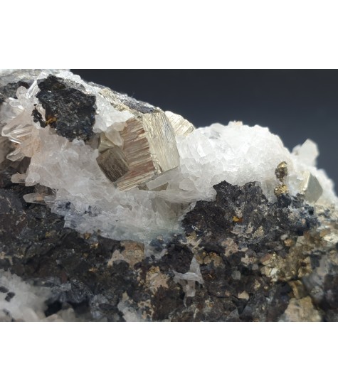 Quartz complex with Sidiropyrite and Galenite