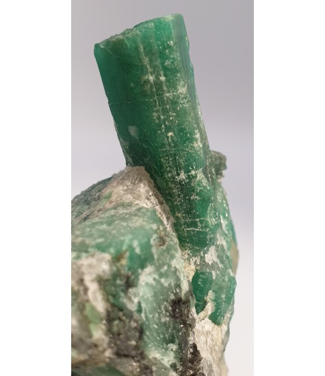 Κρύσταλλος Σμαραγδιού σε μητρικό πέτρωμα