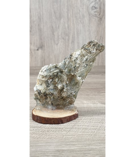 Crystal of blue Cyanite