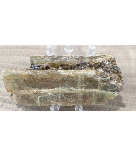 Crystal of green Cyanite