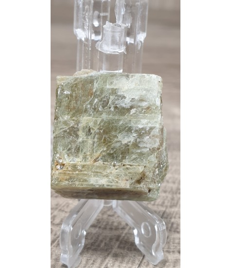 Crystal of green Cyanite