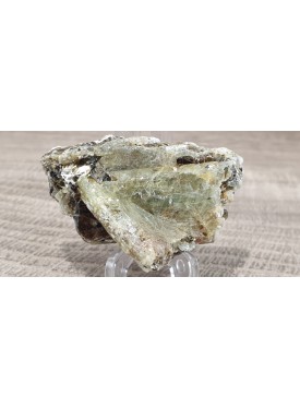 Crystal of green Cyanite