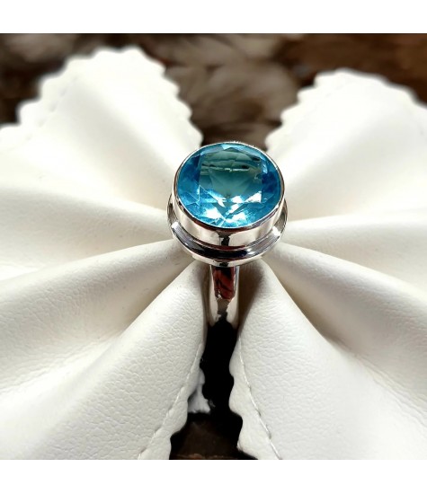 Ασημένιο 925 δαχτυλίδι μονόπετρο με Ακουαμαρίνα.
