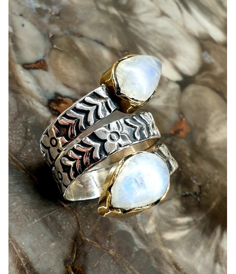 Ασημένιο 925 δαχτυλίδι με Φεγγαρόπετρες.