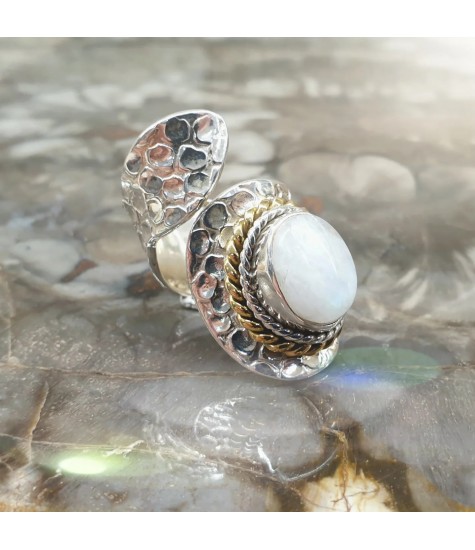 Ασημένιο 925 ανοιγόμενο δαχτυλίδι με Φεγγαρόπετρα.