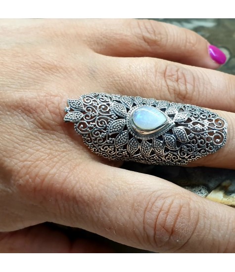 Ασημένιο 925 boho δαχτυλίδι με Φεγγαρόπετρα.