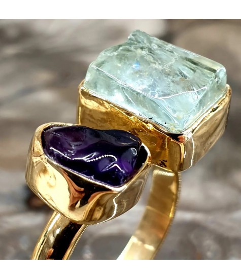 Ασημένιο 925 επιχρυσωμένο με 18k ανοιγόμενο δαχτυλίδι με λίθους Ακουαμαρίνας και Αμέθυστου.
