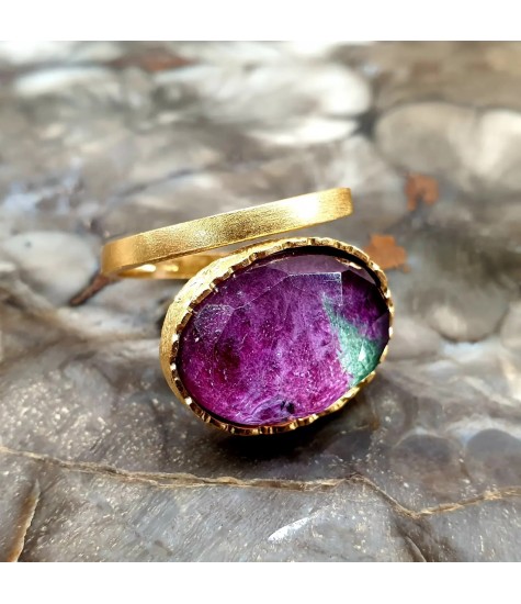 Χειροποίητο ανοιγόμενο δαχτυλίδι από επιχρυσωμένο με 18k ασήμι και Ρουμπίνι με Ζωισίτη.