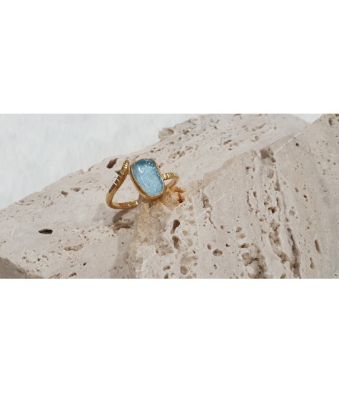Χειροποίητο ανοιγόμενο δαχτυλίδι από επιχρυσωμένο με 18κ Ασήμι 925 και λίθο Blue Topaz.