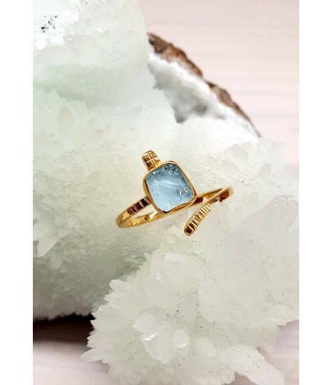Χειροποίητο ανοιγόμενο δαχτυλίδι από επιχρυσωμένο με 18κ Ασήμι 925 και λίθο Aqua Quartz.