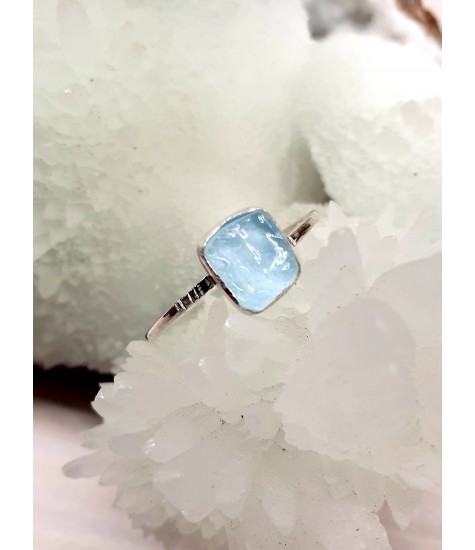 Χειροποίητο ανοιγόμενο δαχτυλίδι από Ασήμι 925 και λίθο Aqua Quartz.