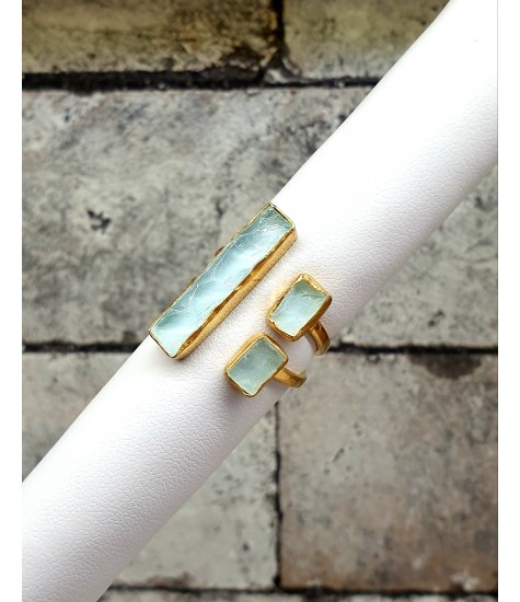 Χειροποίητο ανοιγόμενο δαχτυλίδι από επιχρυσωμένο με 18κ Ασήμι 925 και λίθους Aqua Quartz.