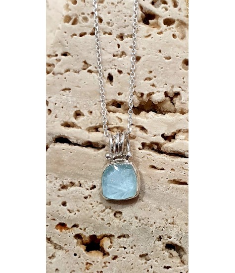 Χειροποίητο μενταγιόν από ασήμι 925  και λίθο Aqua Quartz.