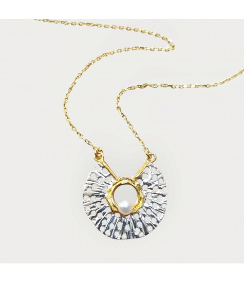 Χειροποίητο ασημένιο κολιέ με μαργαριτάρι και διάτρητο μοτίφ