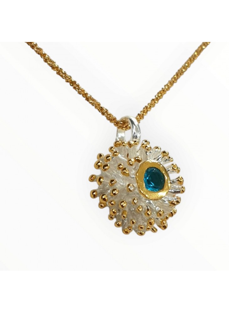 Ασημένιο Μενταγιόν με Sky Topaz σε Σχέδιο Αχινoύ με Επίχρυσες Λεπτομέρειες