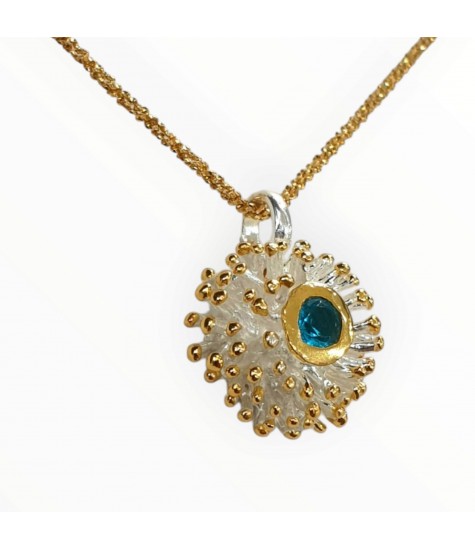 Ασημένιο Μενταγιόν με Sky Topaz σε Σχέδιο Αχινoύ με Επίχρυσες Λεπτομέρειες