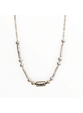 Ασημένιο επιχρυσωμένο κολιέ με μαργαριτάρια και σπινέλιο.