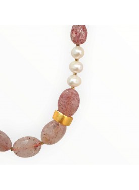 Κολιέ με Μαργαριτάρια Γλυκού Νερού και Strawberry Quartz σε Επιχρυσωμένο Ασήμι 925