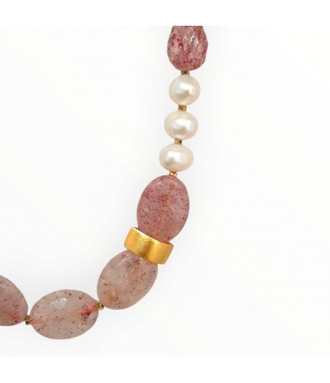 Κολιέ με Μαργαριτάρια Γλυκού Νερού και Strawberry Quartz σε Επιχρυσωμένο Ασήμι 925
