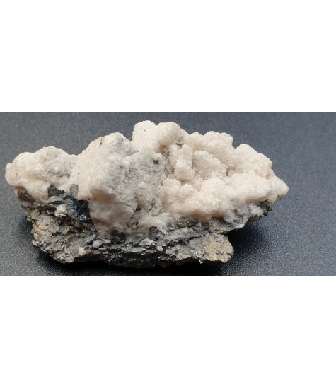 Dolomite complex with Sidiropyrite